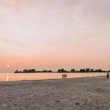Stijlvol Appartement Op Strand Makkum Bagian luar foto