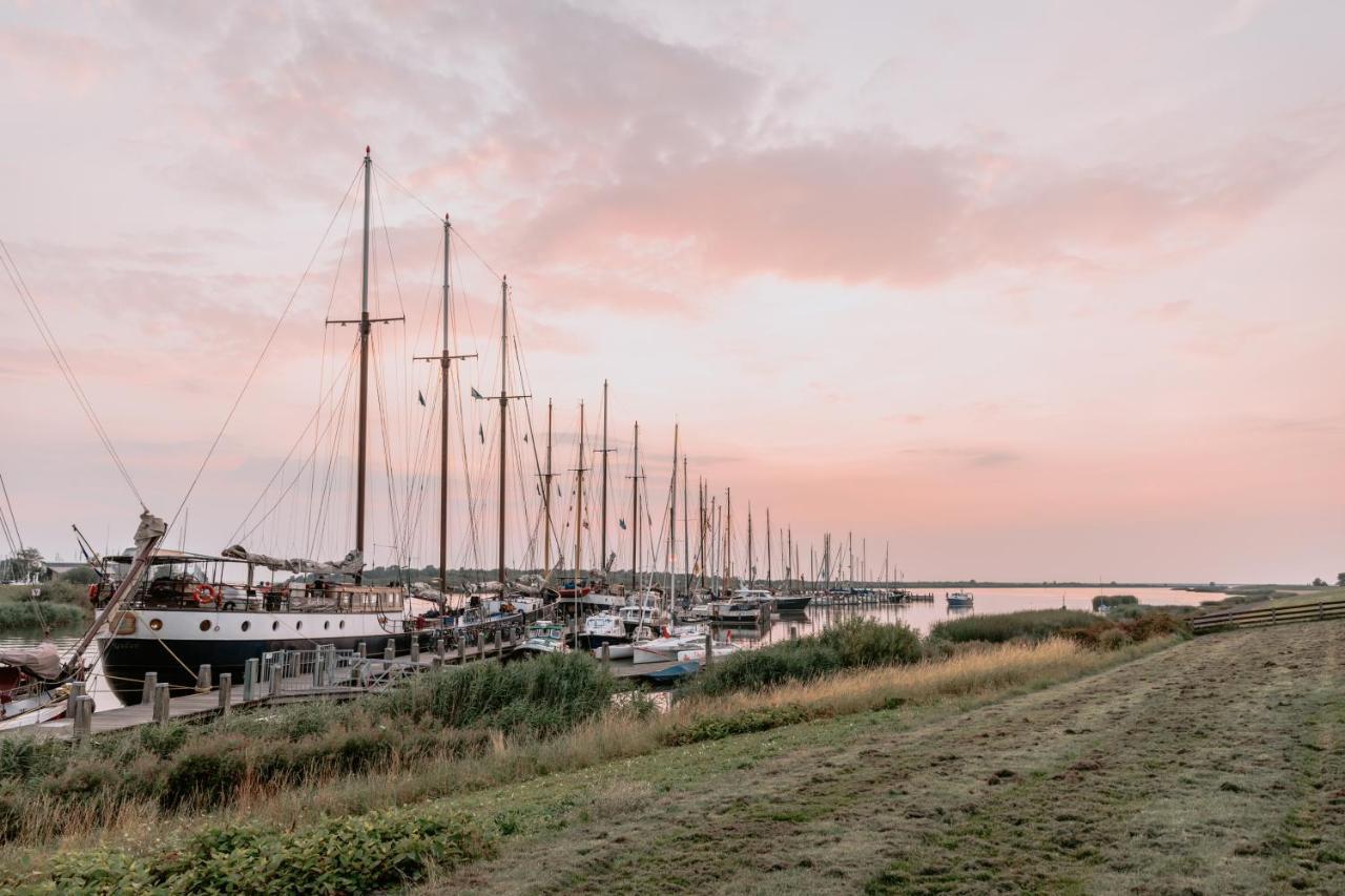 Stijlvol Appartement Op Strand Makkum Bagian luar foto